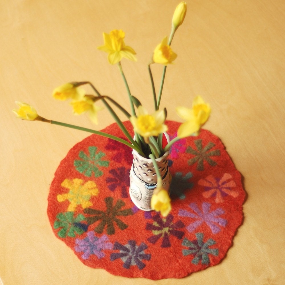 orange pin wheel round table runner