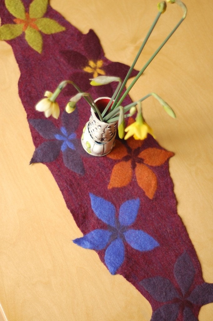 dogwood table runner