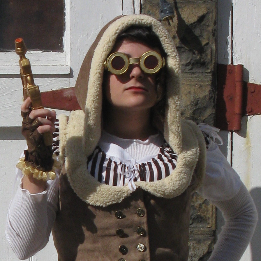 ARCTIC EXPEDITION: Hooded Waistcoat