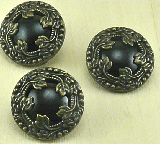 5/8"  Nickel ornate frame Gothic buttons   (C 3)