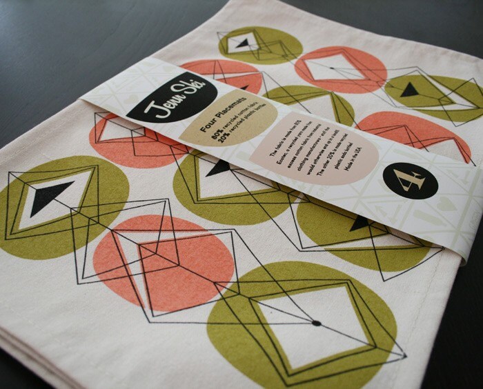 Sale - Set of 4 eco-friendly placemats "Peaches and Pears"