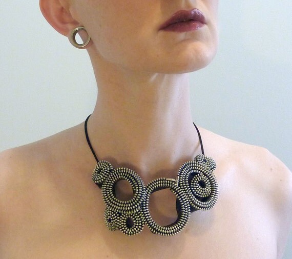 8 Silver Circles Zipper Necklace