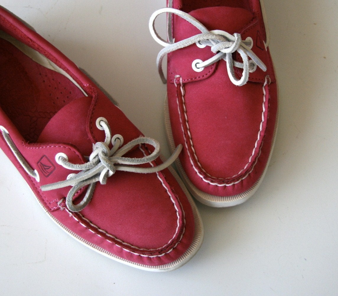 sperrys with pink