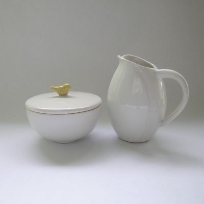 Ceramic Creamer and Sugar Set with Bird in White