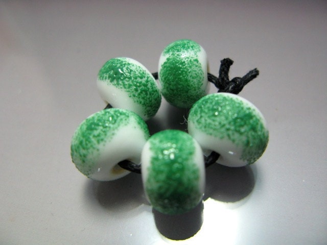 GlassBeadArt handmade Lampwork Enamel Beads ... Sugarcoated Jade green on white ... SRA F12 ... 10x12mm