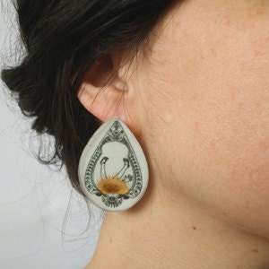 Golden Venus Flytrap Earrings