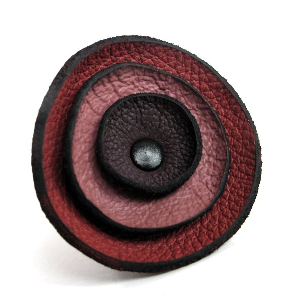 Leather Ring with Muted Red, Pink & Purple Concentric Circle Flower, Size 7, Eco Friendly, Reclaimed Leather, Unique, Women, OOAK