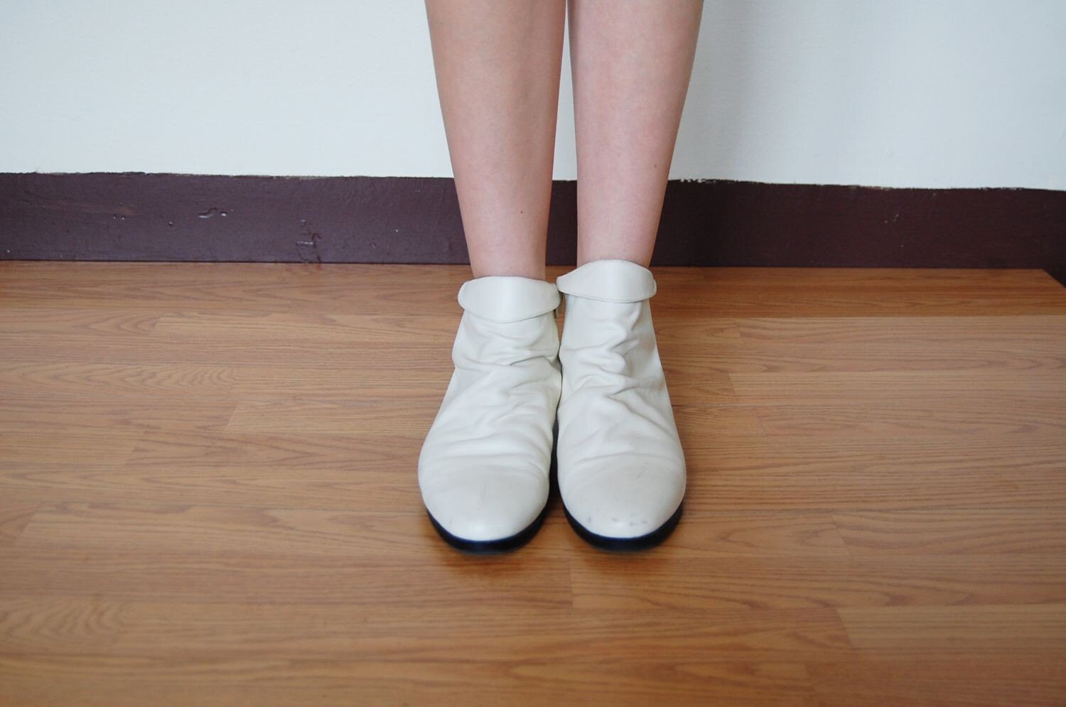 white flat boots women