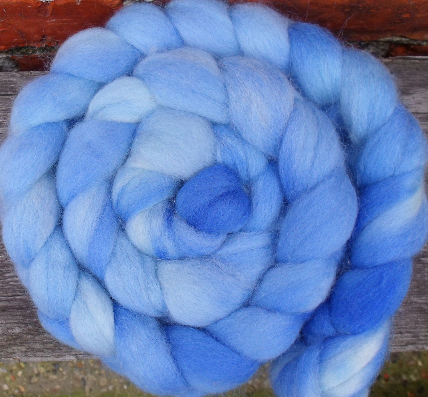 Shetland Roving (Top) Hand Painted Spinning or Felting Fibre 100g in subtle shades of blue