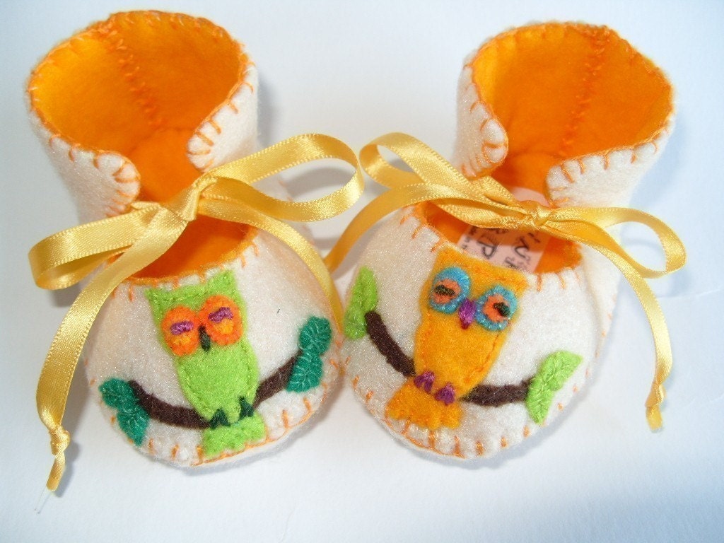 Beautiful Cream and Gold Owl Baby Booties perfect Baby Gift