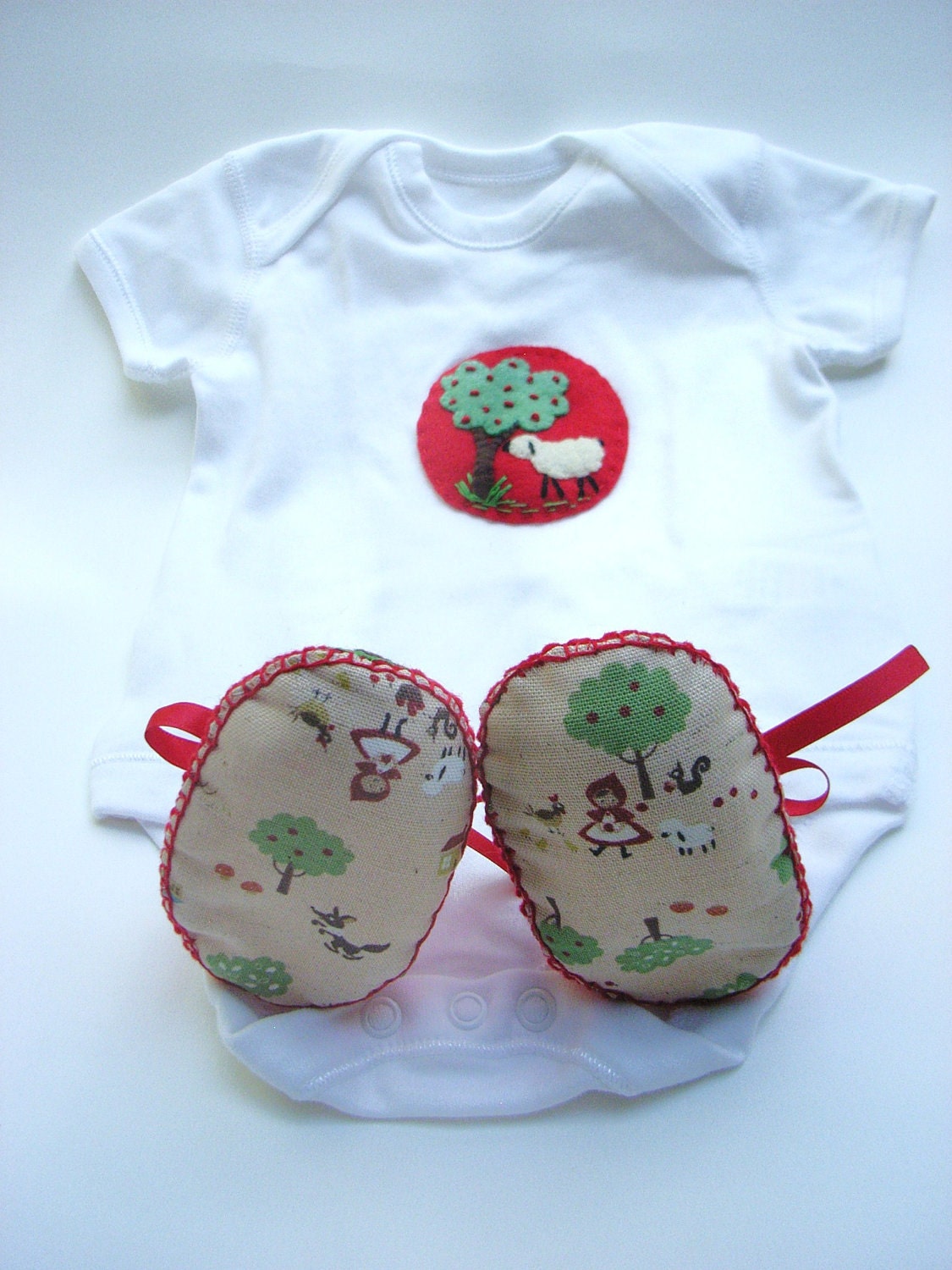 Little Red Riding Hood Baby Gift Set ECO Baby Booties for Girls and Bodysuit Onsie.Baby Boots Baby Slippers