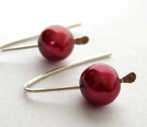MEDIUM HOOKS WINE RED freshwater pearl sterling silver earrings