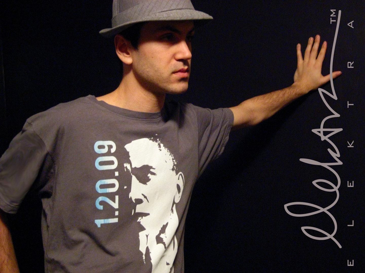 limited edition Obama tshirt - men's S or M - vintage wash