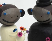 Bride and Groom Monkeys for your wedding cake