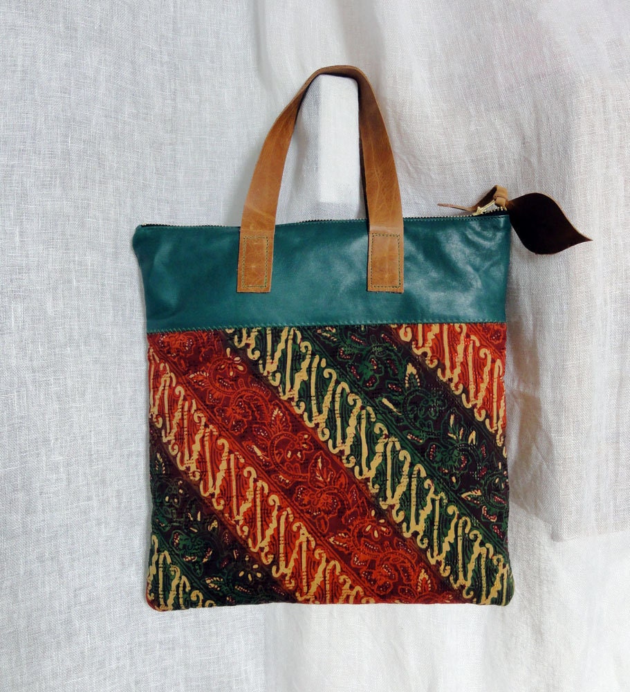 The Linea Tote in  Italian Cow Leather and Handwoven Mixed Silk and Cotton - Oversize Folded Clutch