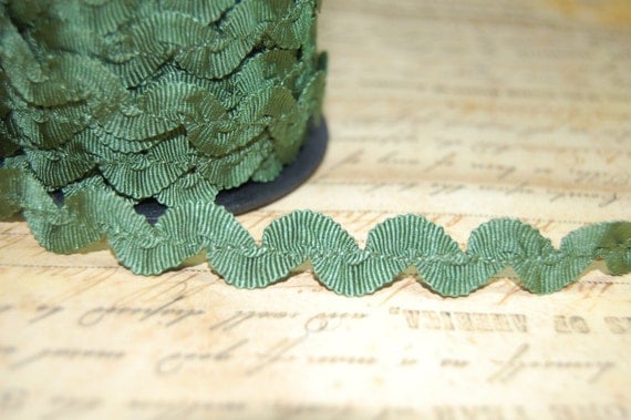 Pine Forest Scalloped Grosgrain Ribbon Ric Rac 1/2 inch