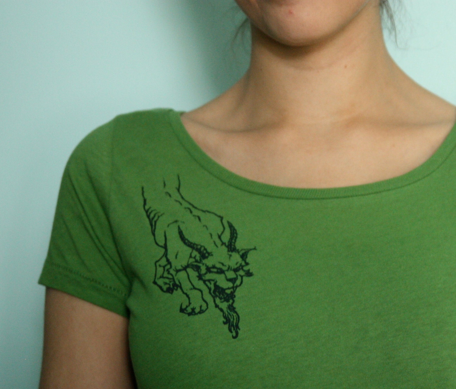 GAZELLICORN Womens Scoop Neck Tee