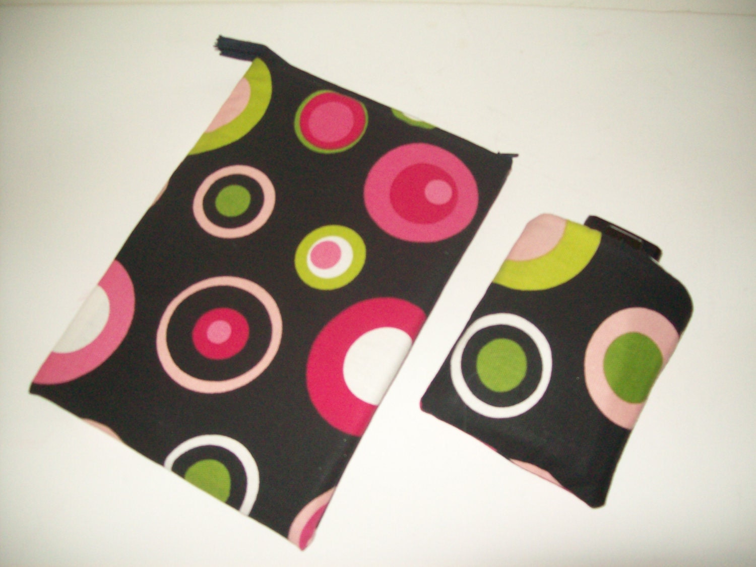 SALE...Hot PInk..LIme Green.Black..Dots..Padded..Kindle..Nook..eReader..Gadget..iphone..Sleeve..Case