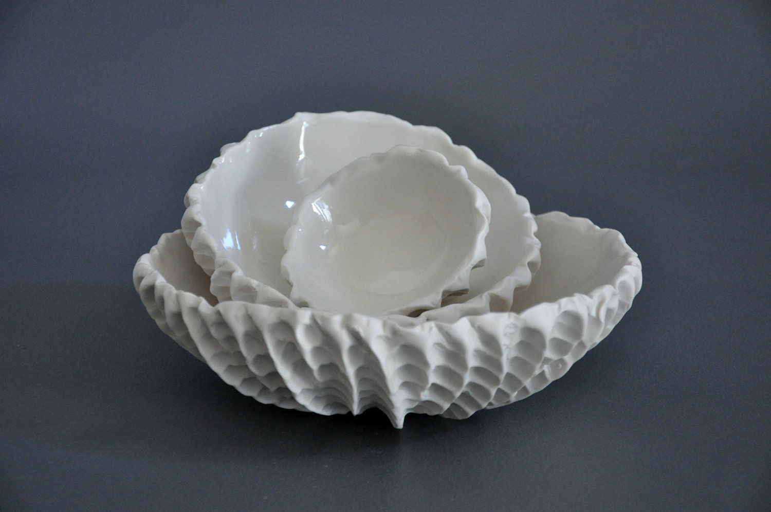 Set of 3 White Nesting Scallop Bowls - Ceramic Porcelain Textured Bowls Kitchen Serving Decor