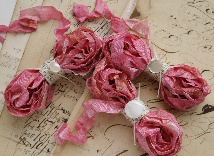ROUGE Cabbage Roses Ribbon