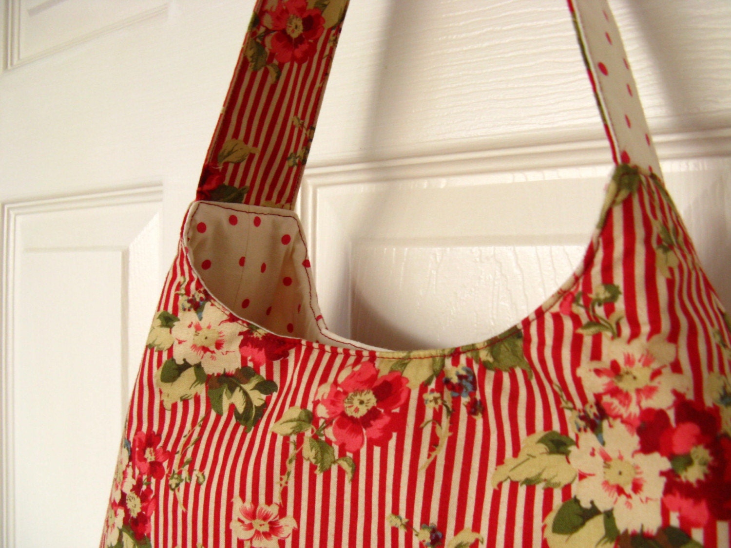 Striped shoulder bag in red and cream with flower posies
