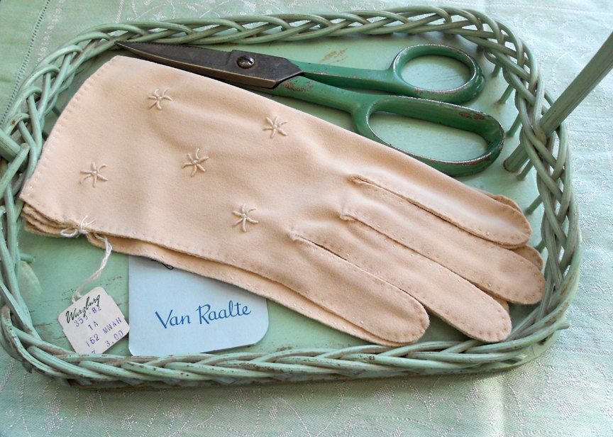 Vintage 1950s Taupe Bridal Wedding Gloves Size 7 Van Raalte new old stock