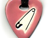 I Love DIY or Safety Pin in Pink