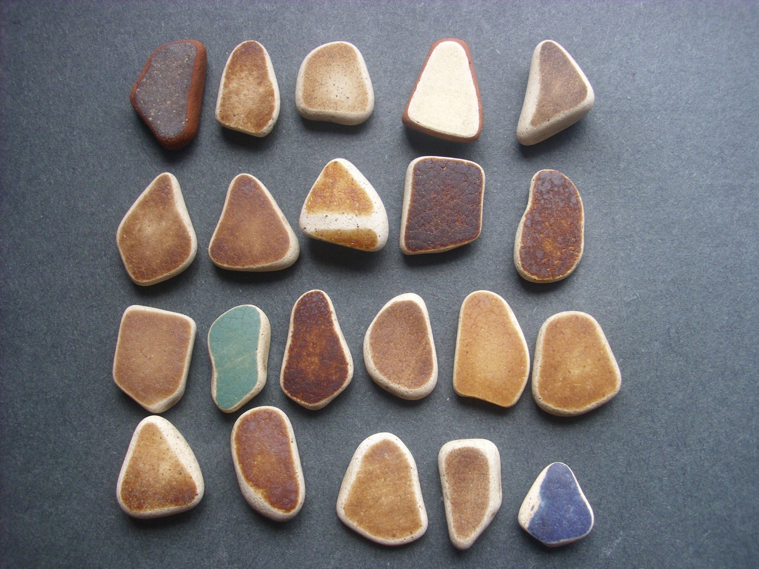 21 pieces of beach pottery M35