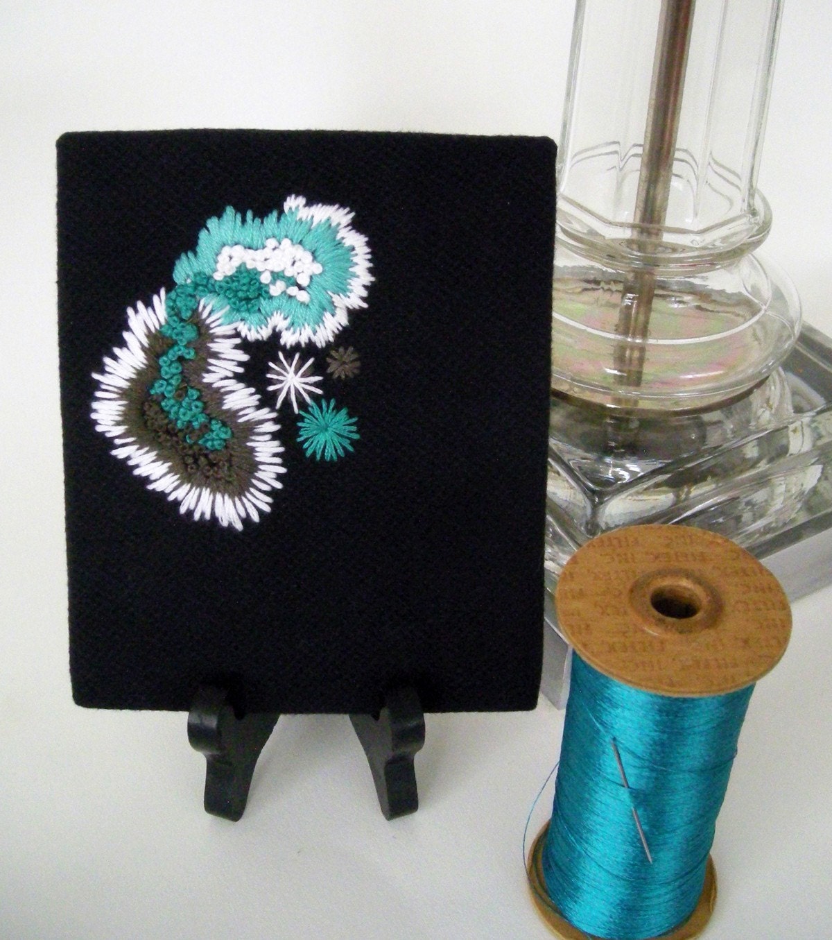 Embroidered Artwork - Mid-Century Amoeba - Bright- Gray - White - Aqua