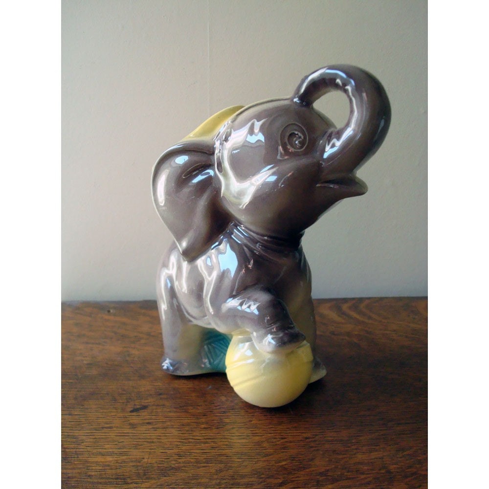 Floral Arrangement Vase or Planter - 1940 - Vintage Elephant