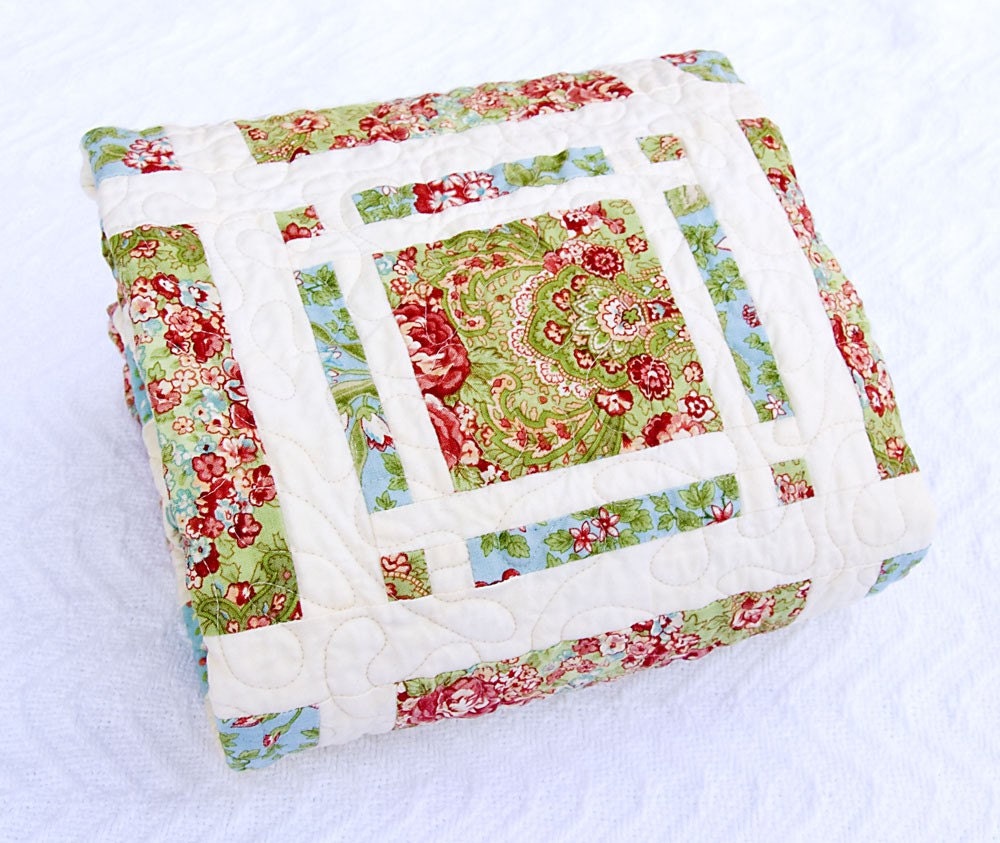 ON SALE -- Small Cottage Maze Quilt