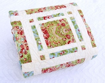 ON SALE -- Small Cottage Maze Quilt