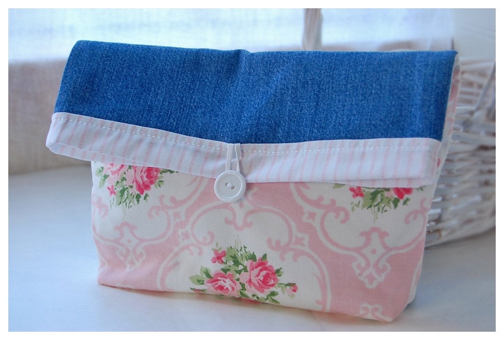 Vintage pink Clutch purse MakeUp Recycled, Makeup Costmetic Bag Rose  Laura Ashley Bridesmaid Gift Wedding Shabby Chic clutch  tagt team