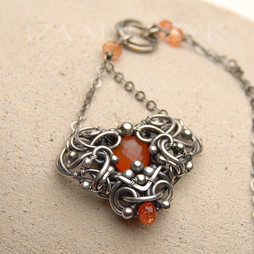 The Butterfly Pendant Step-By-Step Wire-Wrapping Tutorial by Iza Malczyk