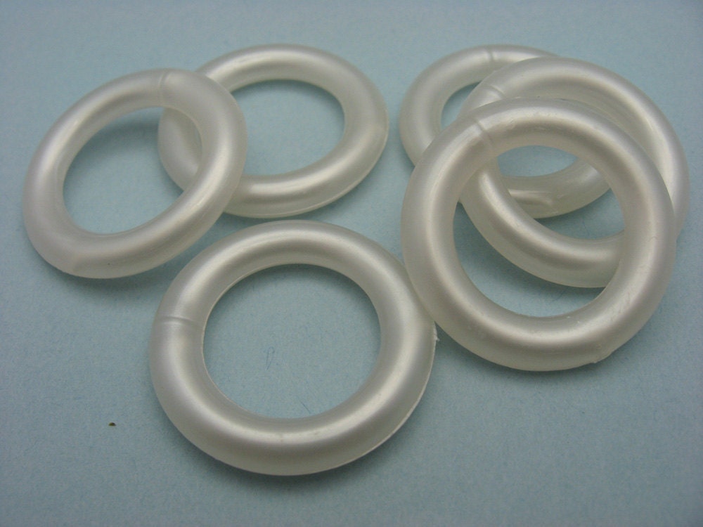 6 Vintage Lucite White Pearlized Rings Hoops DD-10