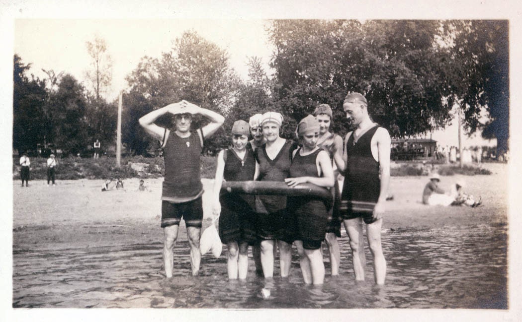 vintage photo 3 Bathing Beauties one inner tube at lake