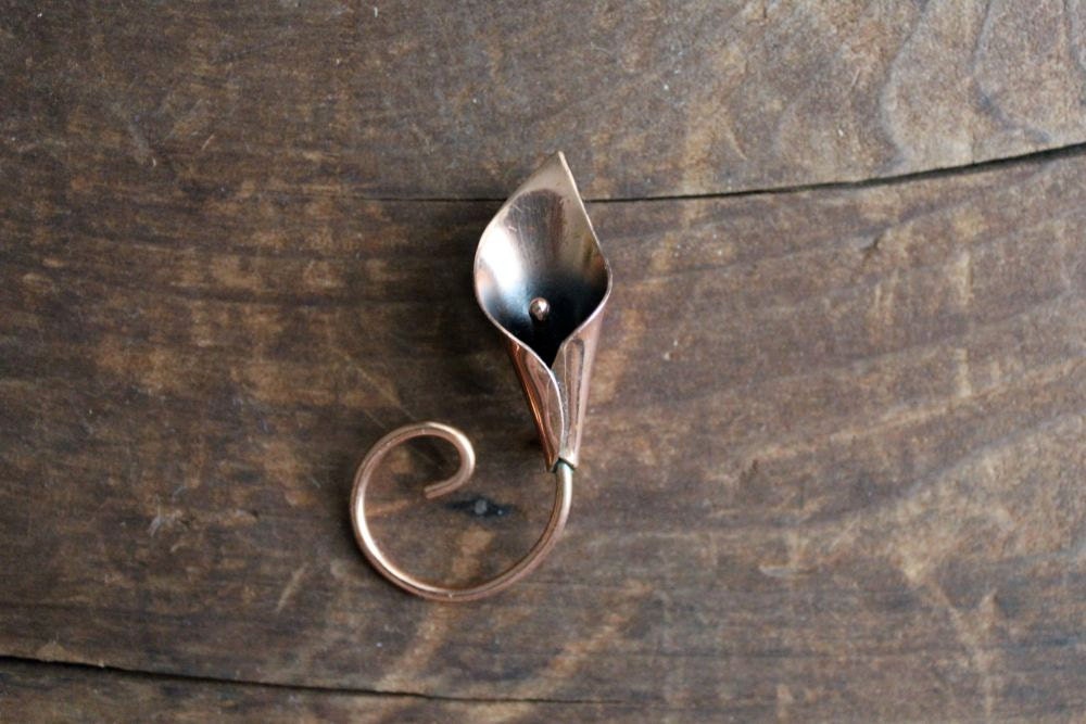 1960s vintage Stuart Nye copper calla lily brooch