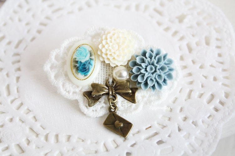 Flower Forest Dolly Kei Brooch - blue version
