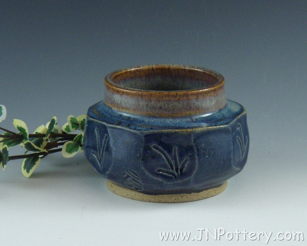 Small Stoneware / Ceramic Faceted & Carved Decorative Candy Jar / Bowl   b187