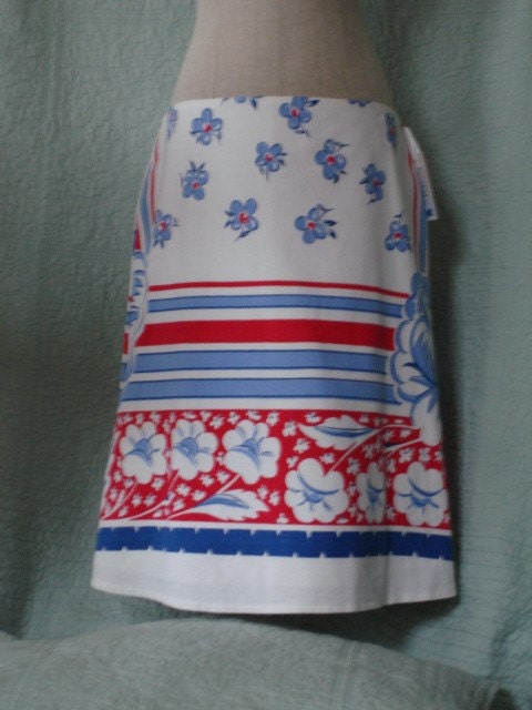 SALE Bright Flower Skirt in Red and Blue, Vintage Tablecloth, Size 14