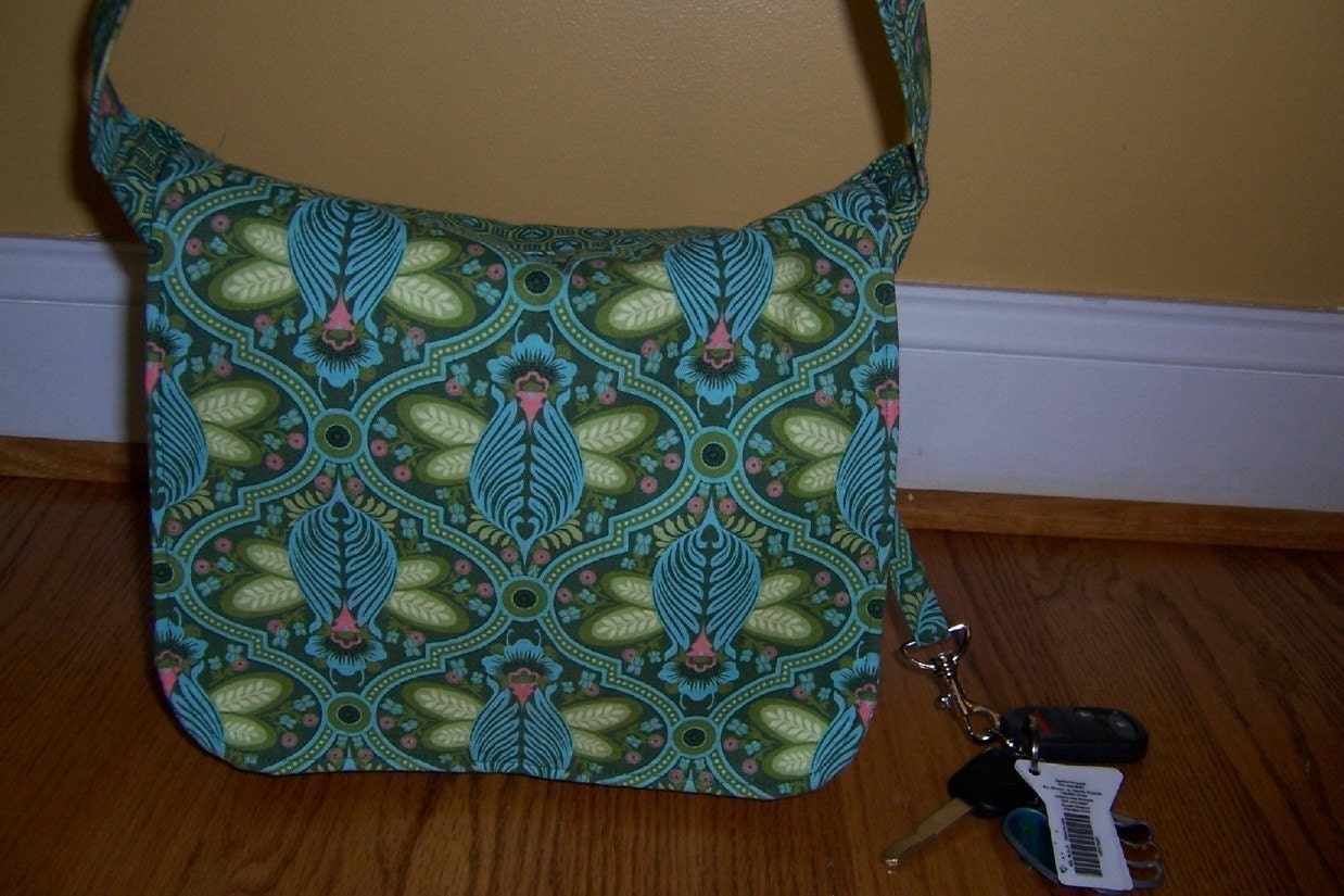 Messenger Bag - pdf Sewing Pattern - Make Your Own in 3 Sizes - makes a great purse, diaper bag or school bag