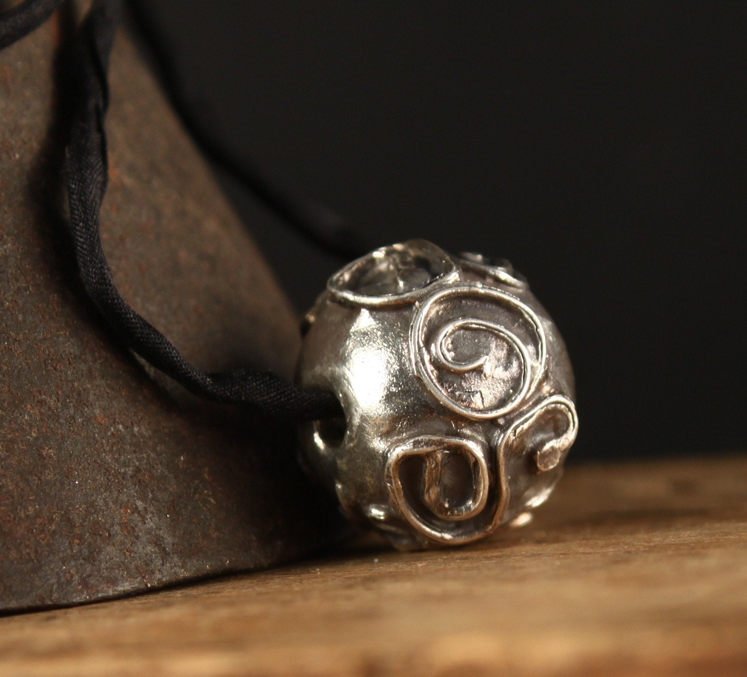 Scroll necklace Fine Silver & silk
