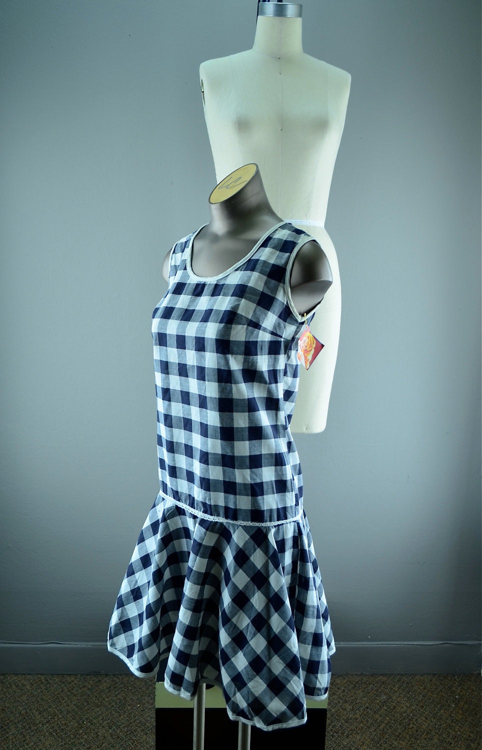 1960s flapper style dress  60s vintage dress  60s drop waist dress black and white check Size small 32 bust