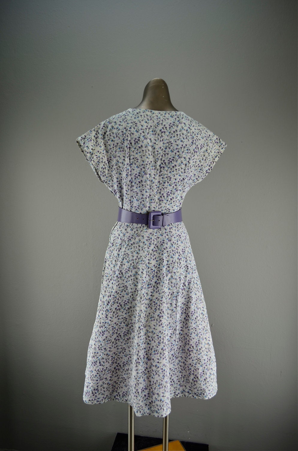 1940s vintage summer dress size small Lilac floral print 40s sweetheart swing wartime era Garden