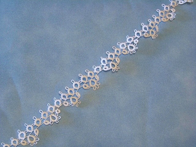 Lace by the Yard -Hens and Chicks - White Tatted Lace Length -1 yard