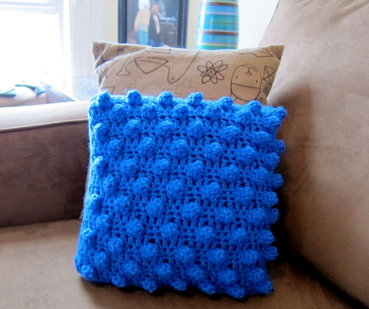 crochet popcorn pillow (royal blue)