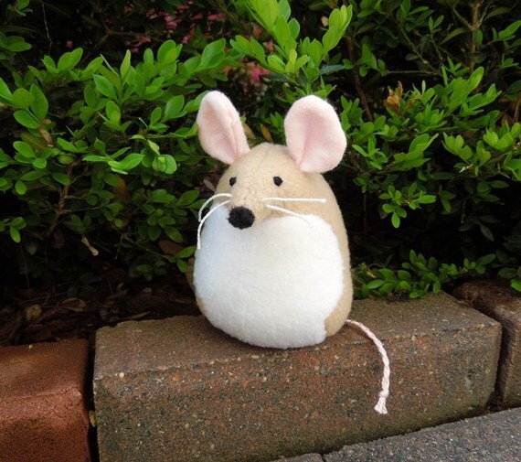 small mouse stuffed animal
