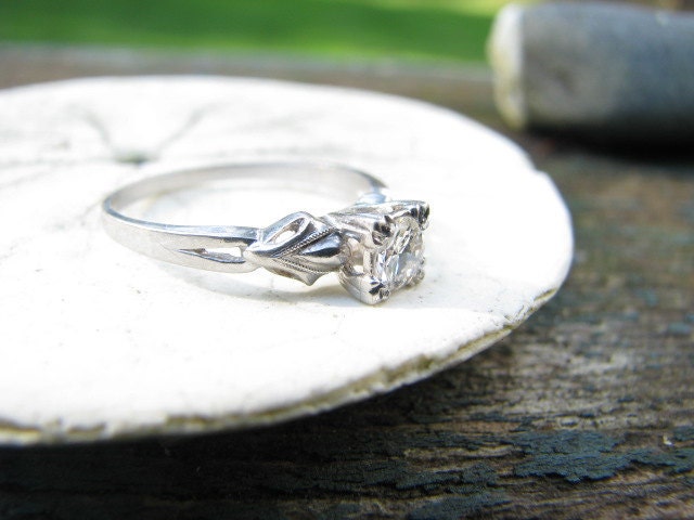 Lovely Vintage 1940's Platinum Diamond Ring - Classic and Elegant - FREE SHIPPING
