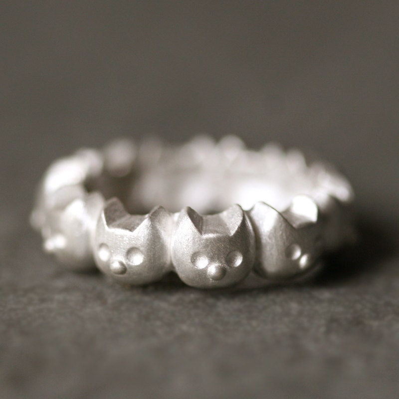 Kitty Band Ring in Sterling Silver