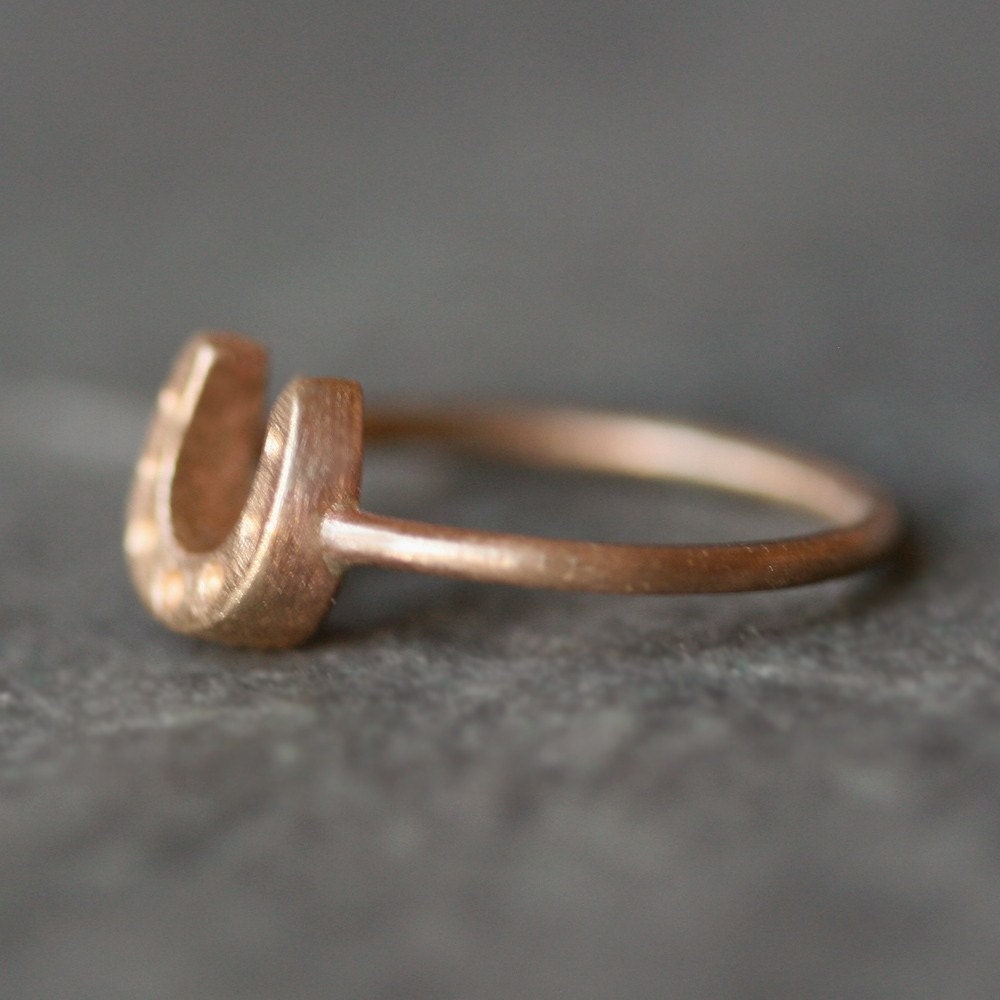 Horseshoe Ring in 14K Gold